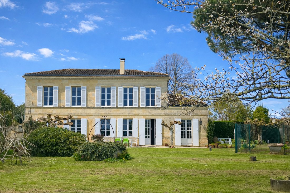 Villa in Bayon-sur-Gironde, Nouvelle-Aquitaine, France 1 - 18148722