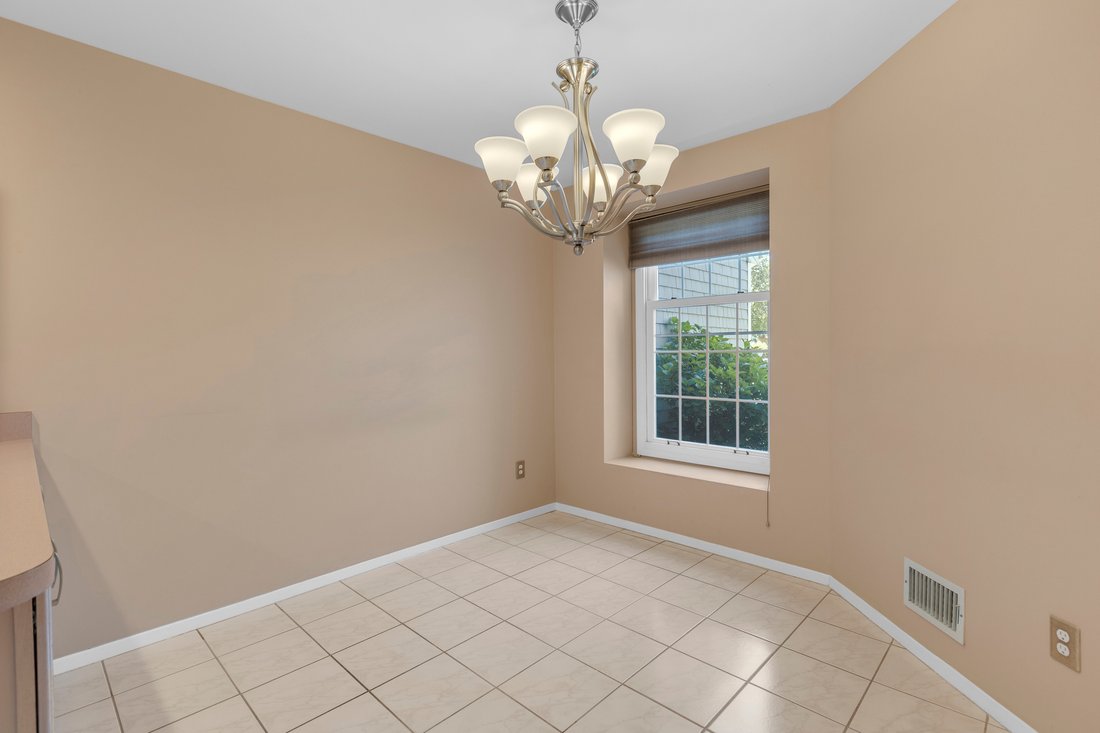 Condo in Kings Park, New York, United States 5 - 18145951