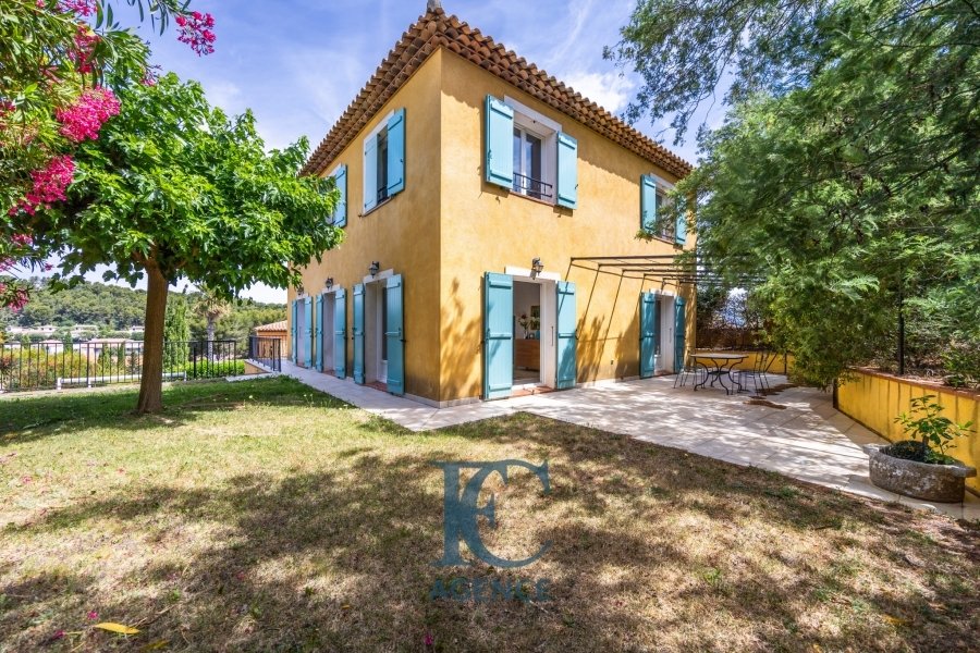 House in Six-Fours-les-Plages, Provence-Alpes-Côte d'Azur, France 1 - 18148547