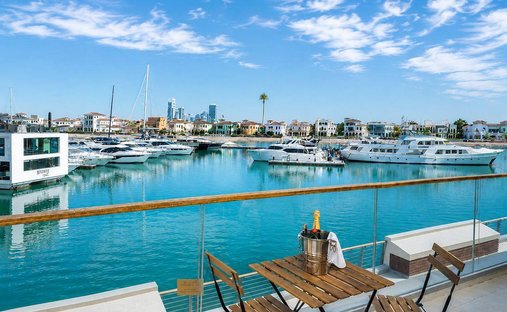 Apartment in Palm Jumeirah, Dubai, United Arab Emirates 1
