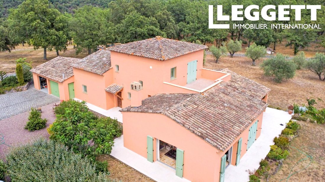 Villa in Bagnols-en-Forêt, Provence-Alpes-Côte d'Azur, France 2 - 16997155