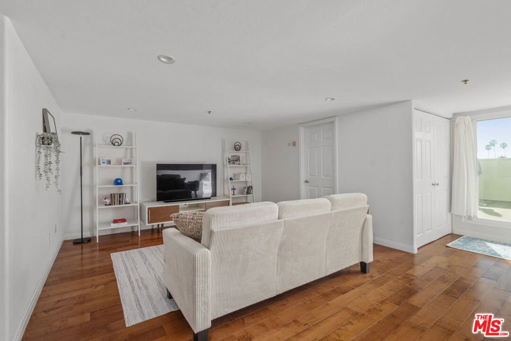 Condo in Los Angeles, California, United States 4 - 18147853