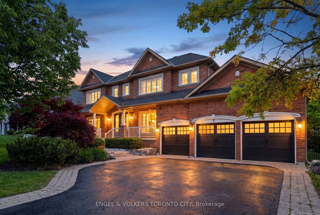 House in Aurora, Ontario, Canada 1 - 18149718