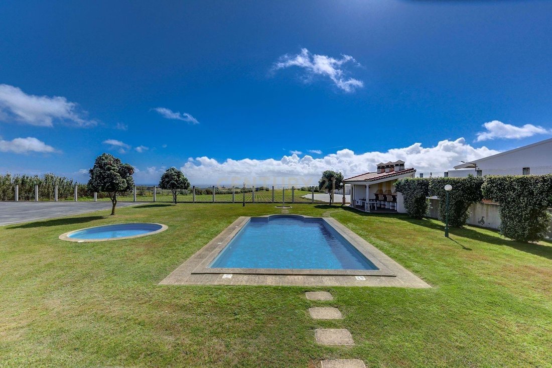 Villa in Sao Pedro da Cadeira, Lisbon, Portugal 2 - 18150336