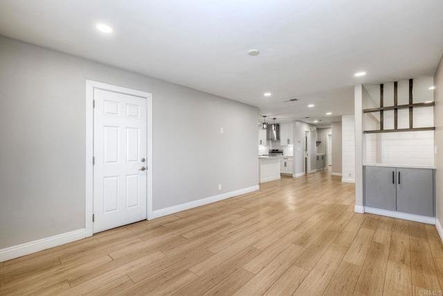 Spring Valley, California, United States 5 - 18129543