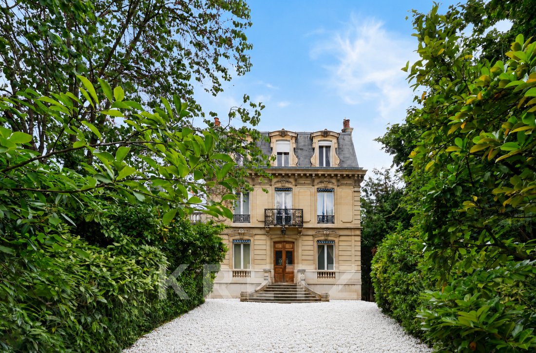 House in Chatou, Ile-de-France, France 1 - 18150372