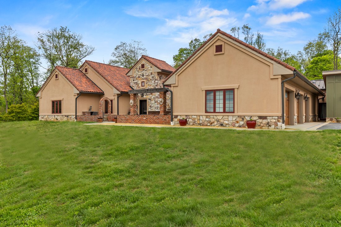 House in East Prospect, Pennsylvania, United States 1 - 18120483