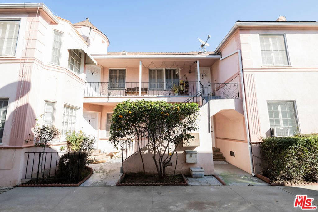 Los Angeles, California, United States 3 - 18147820