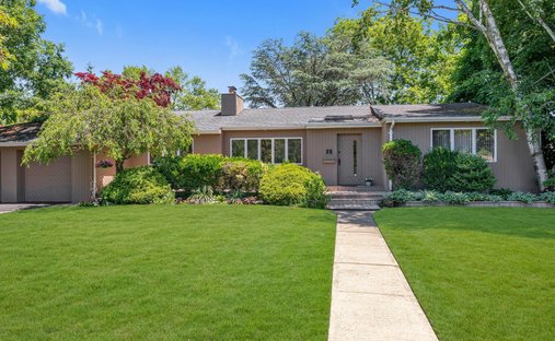 House in Merrick, New York, United States 1