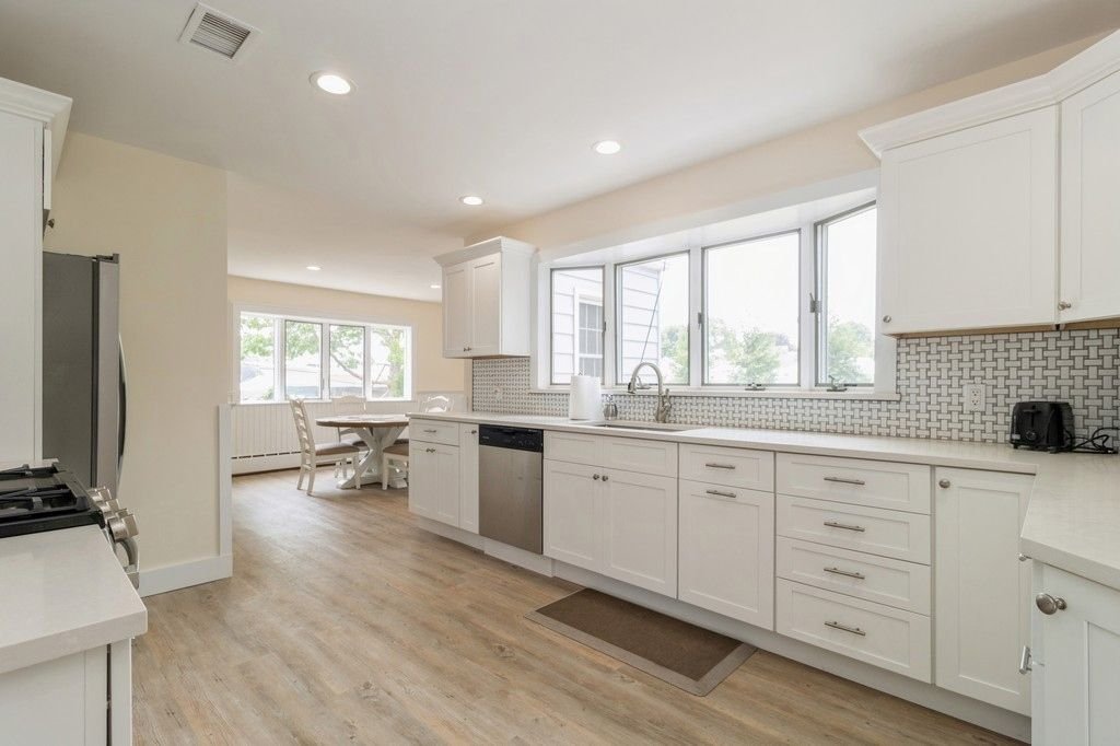 Hampton Bays, New York, United States 5 - 18145912