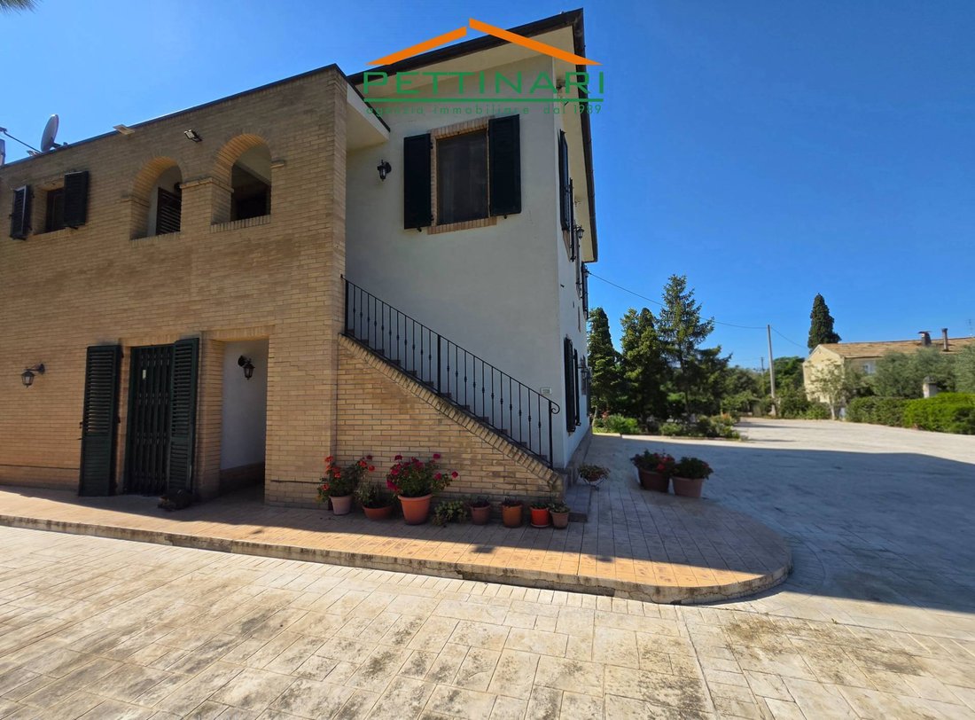 Villa in Potenza Picena, Marche, Italy 1 - 18150949