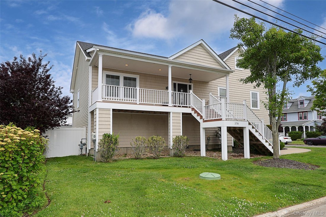 House in East Patchogue, New York, United States 4 - 18147455