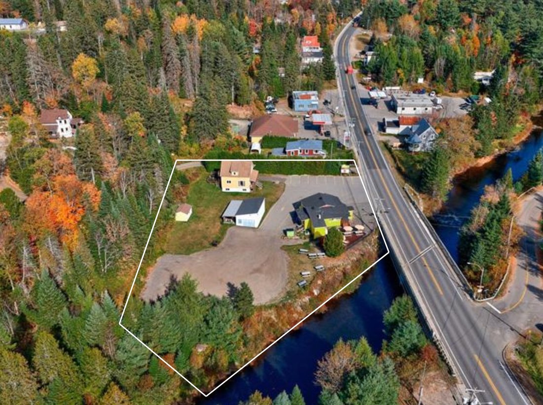 Sainte-Marguerite-du-Lac-Masson, Quebec, Canada 1 - 18150021
