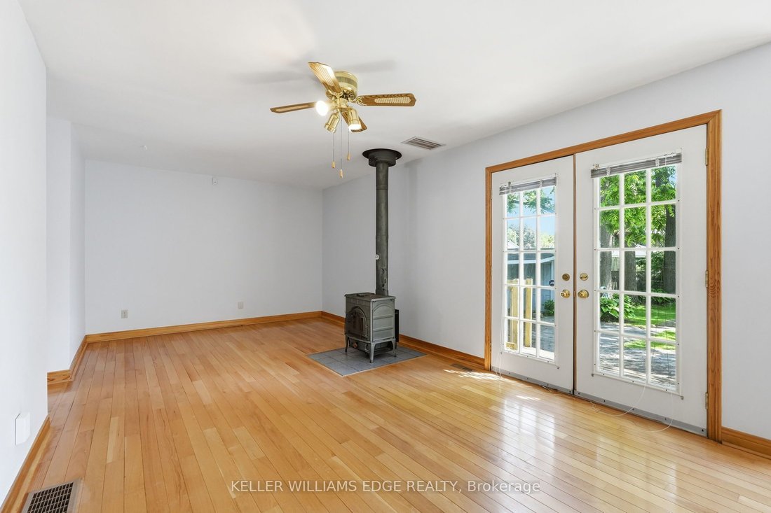 House in Hamilton, Ontario, Canada 4 - 18150003