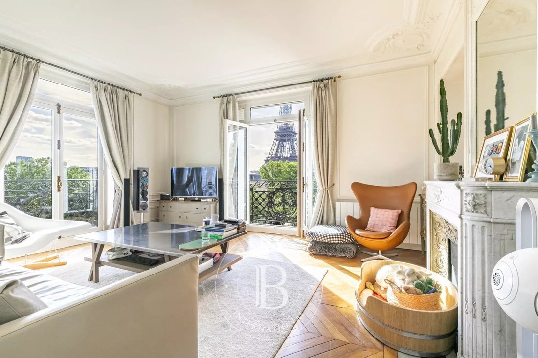 Apartment in Gros Caillou, Paris 7e Arrondissement, Paris 2 - 18150391