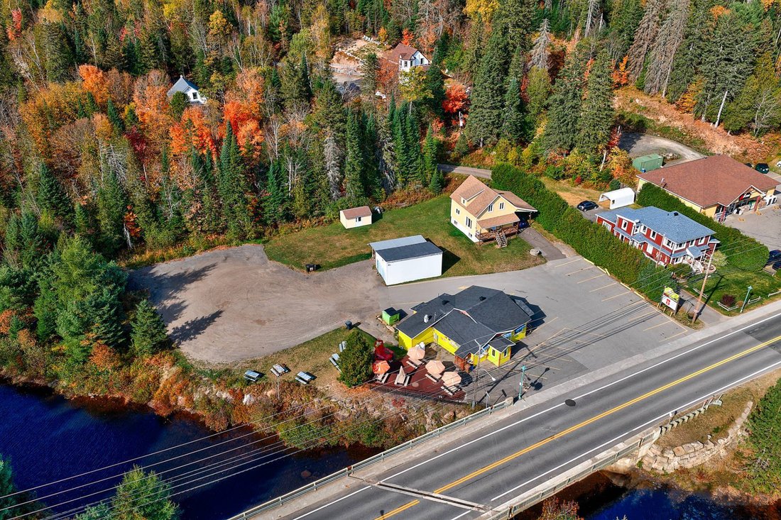 Sainte-Marguerite-du-Lac-Masson, Quebec, Canada 3 - 18150021