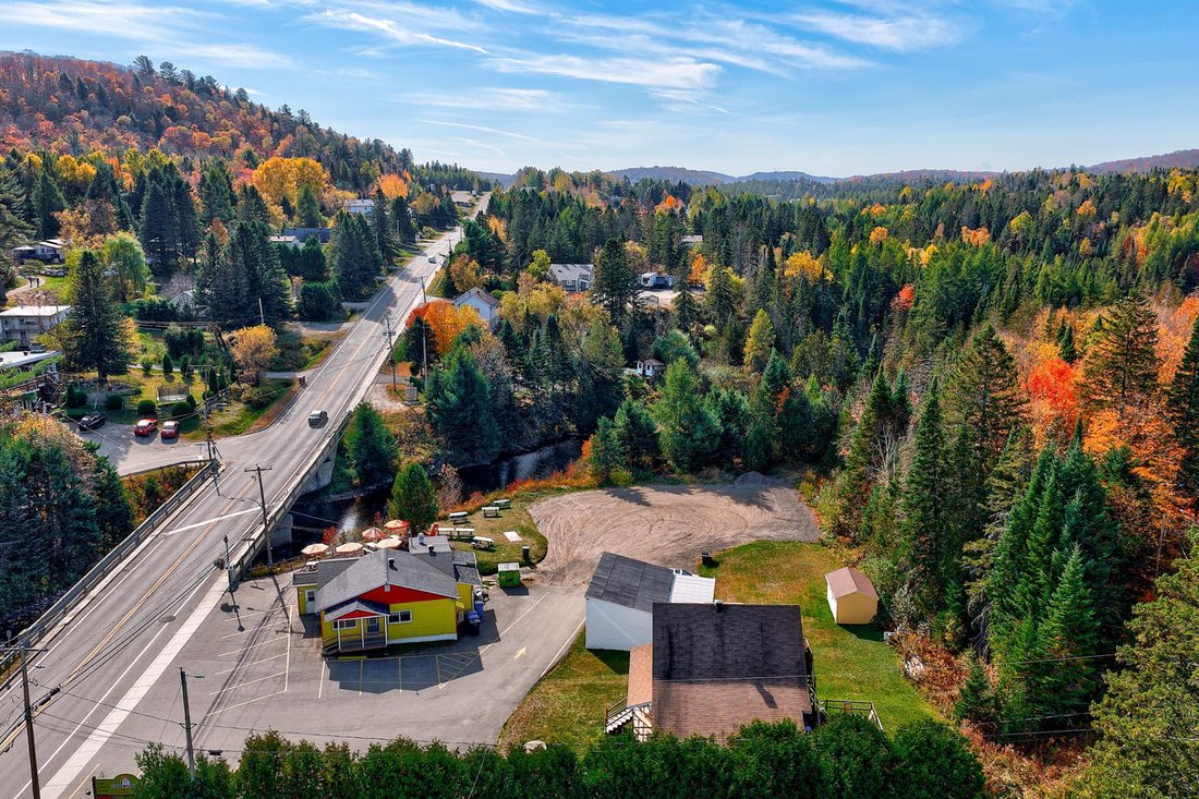 Sainte-Marguerite-du-Lac-Masson, Quebec, Canada 4 - 18150021