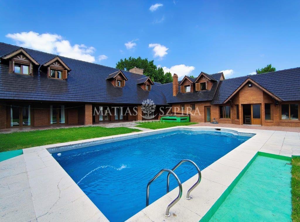 House in Villa Sarmiento, Buenos Aires Province, Argentina 2 - 18150411