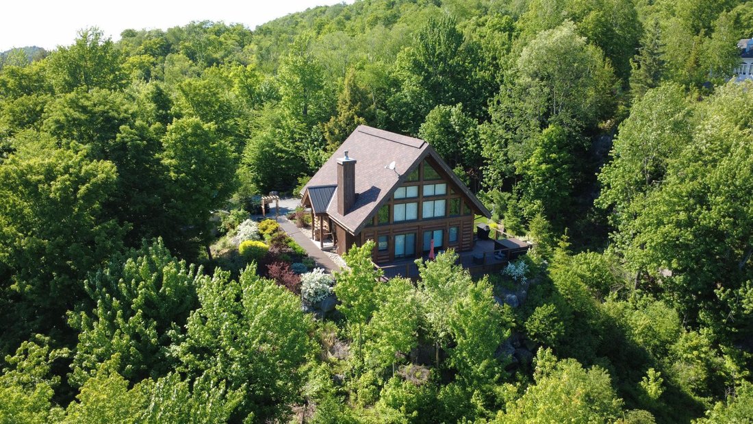 House in Mont-Tremblant, Quebec, Canada 1 - 18150015