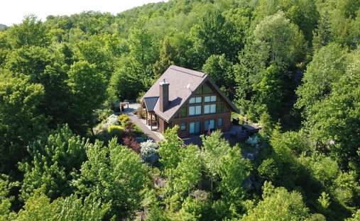House in Mont-Tremblant, Quebec, Canada 1