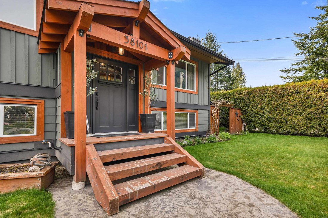 House in Squamish, British Columbia, Canada 2 - 18149726