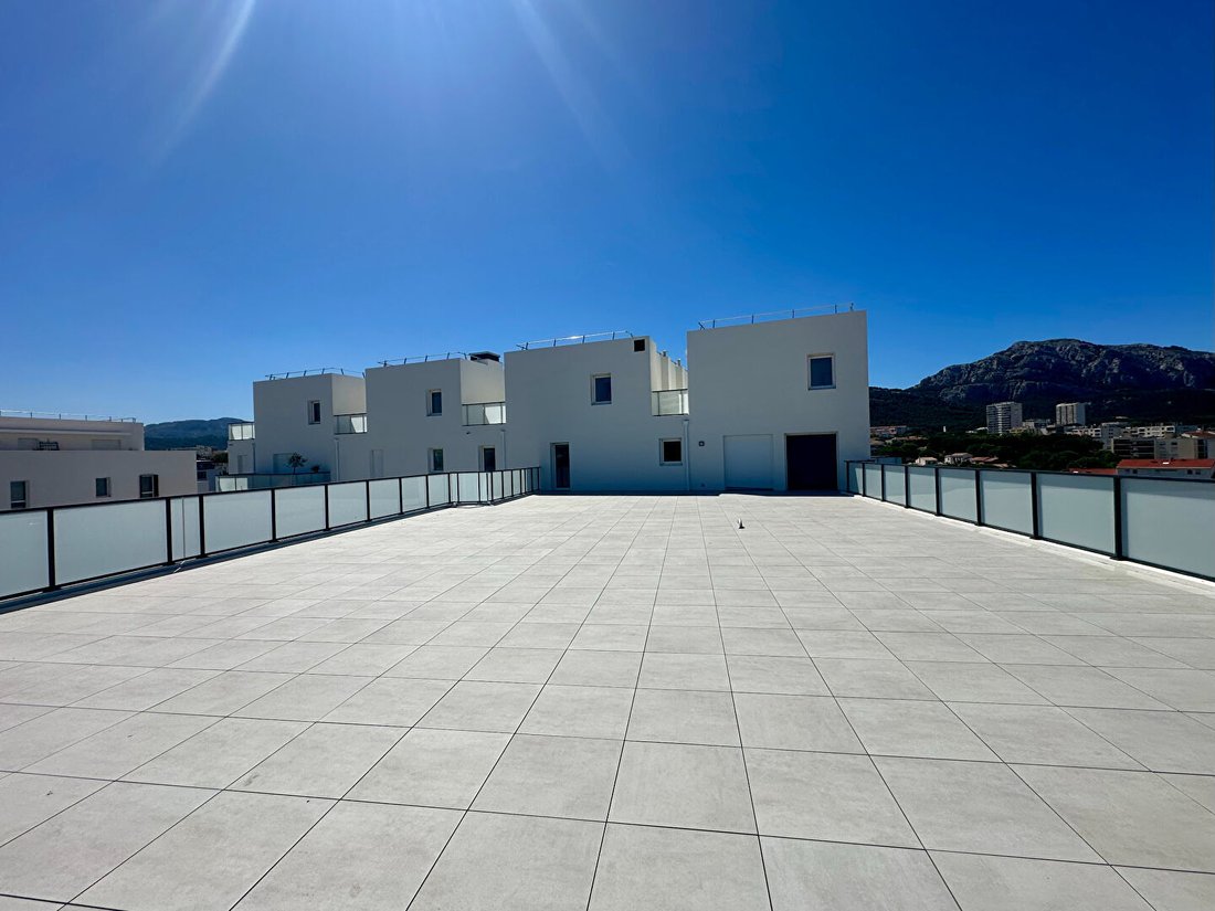 Apartment in Vieille Chapelle, 8e Arrondissement, Marseille 2 - 18070745