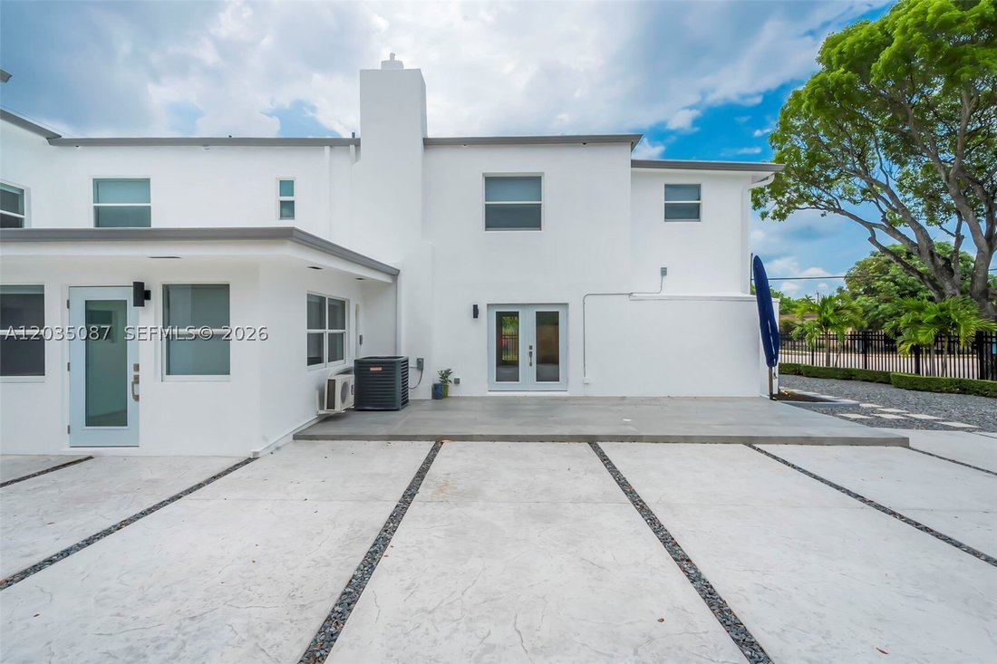Miami, Florida, United States 3 - 18148894