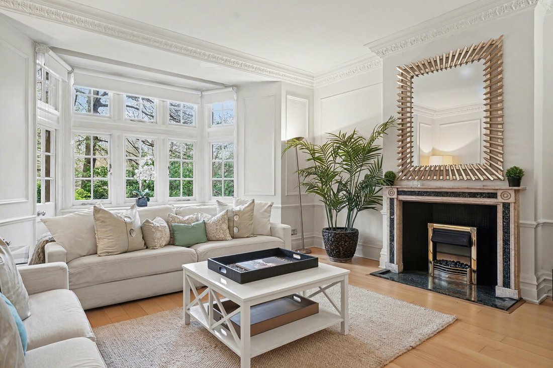 Apartment in Knightsbridge, Kensington And Chelsea, England 2 - 18150424