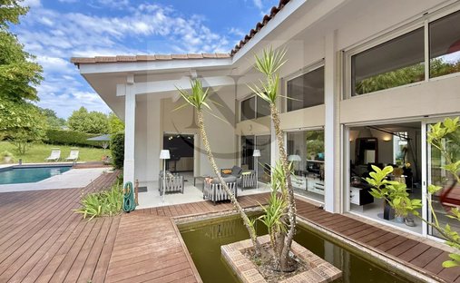 Villa in Plateau de Puyricard-La Trévaresse, Aix-en-Provence, France 1