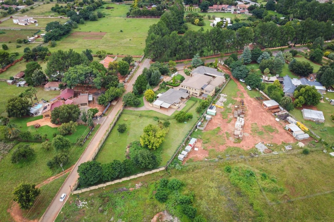 House in Rooihuiskraal North, Gauteng, South Africa 5 - 18150374
