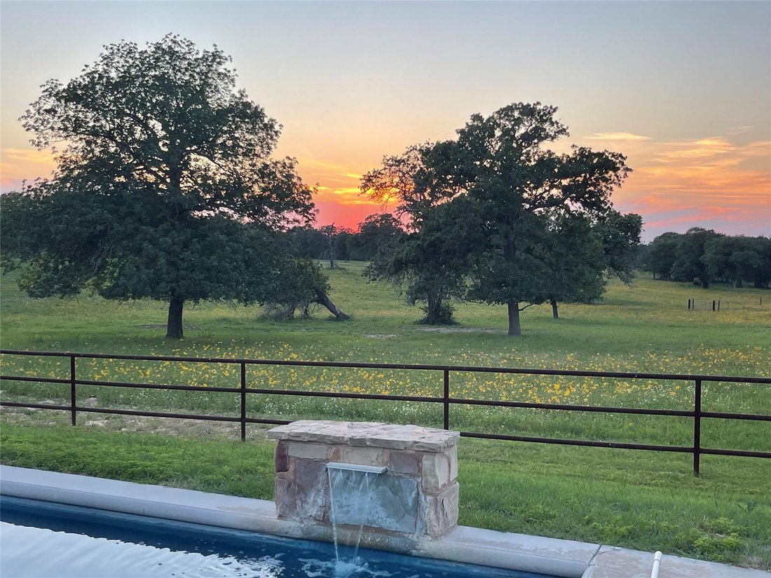 House in Gonzales, Texas, United States 1 - 17407325