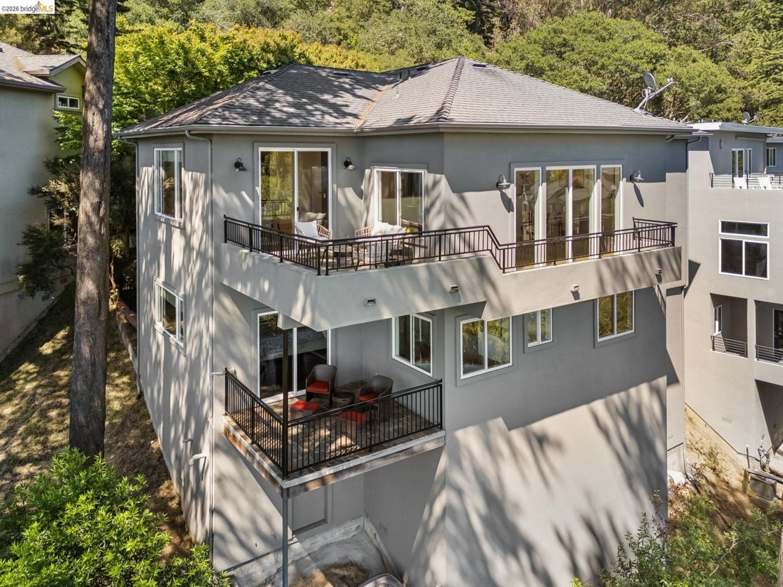 House in Oakland, California, United States 3 - 18148184