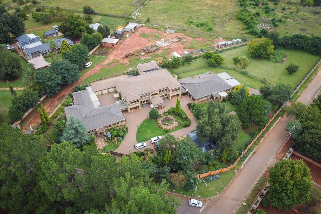 House in Rooihuiskraal North, Gauteng, South Africa 2 - 18150374