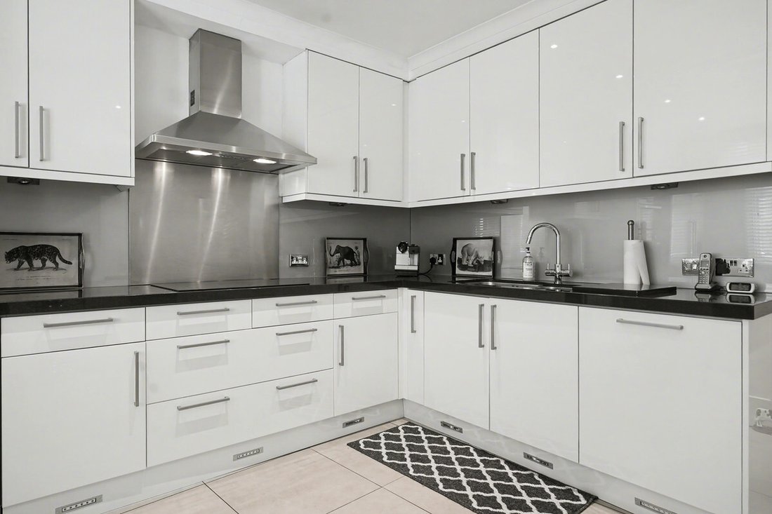 Apartment in Knightsbridge, Kensington And Chelsea, England 5 - 18150424