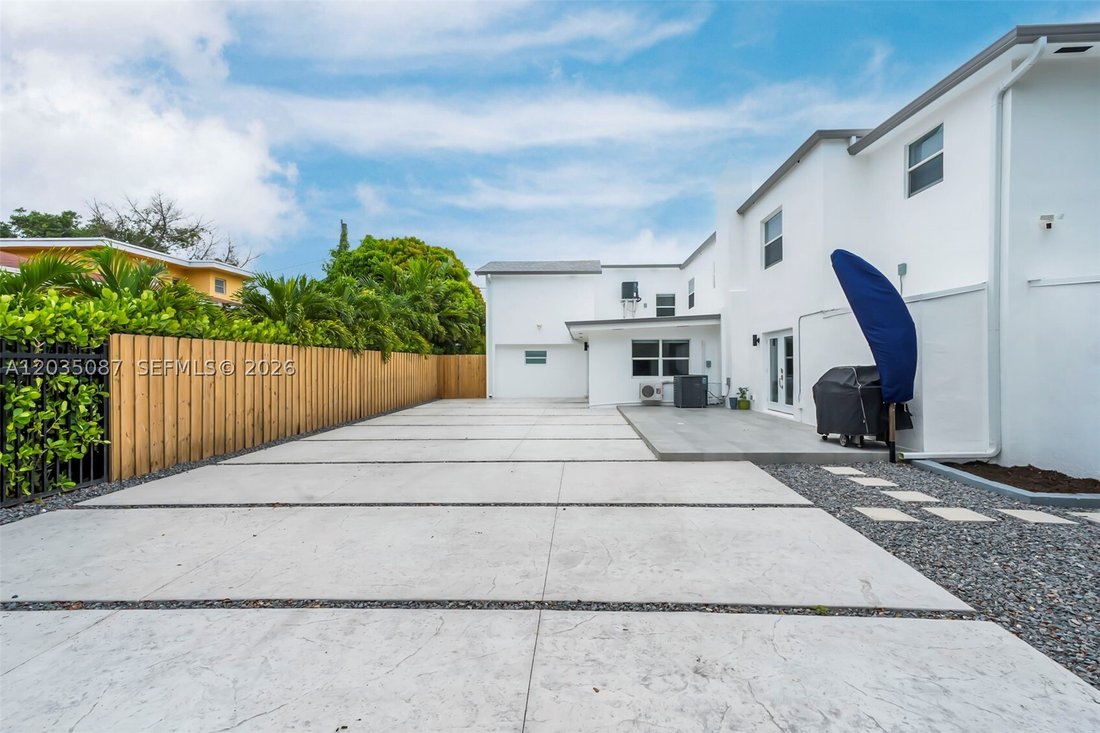Miami, Florida, United States 5 - 18148894