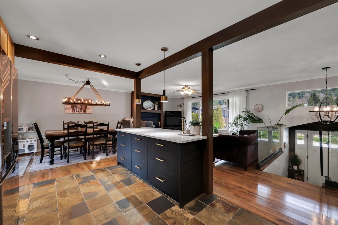 House in Squamish, British Columbia, Canada 3 - 18149726