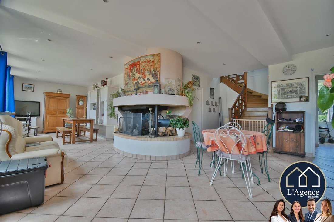 Farm Ranch in Saint-Sauveur-Marville, Centre-Val de Loire, France 2 - 18151400