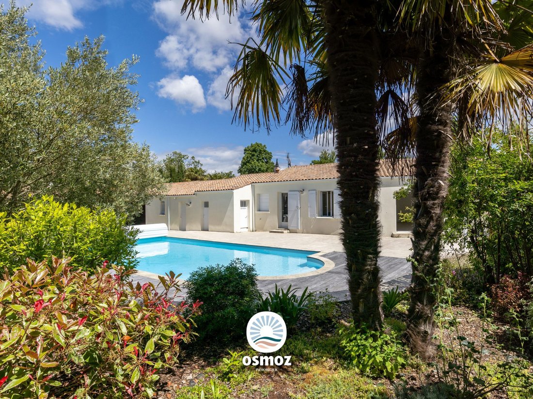 Villa in Bourg, Lagord, France 2 - 16089681
