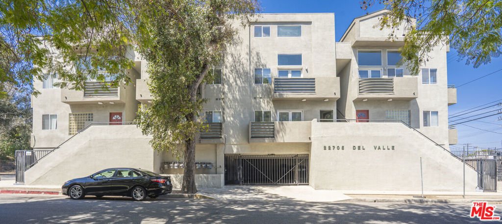 Los Angeles, California, United States 1 - 18152211