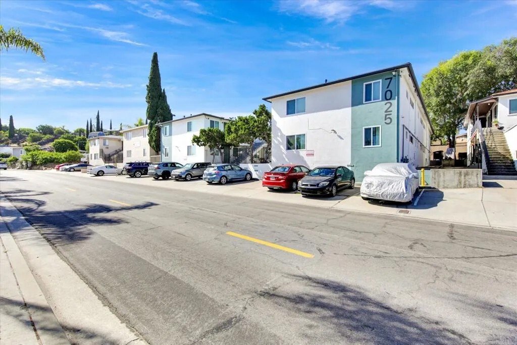 La Mesa, California, United States 3 - 18151860