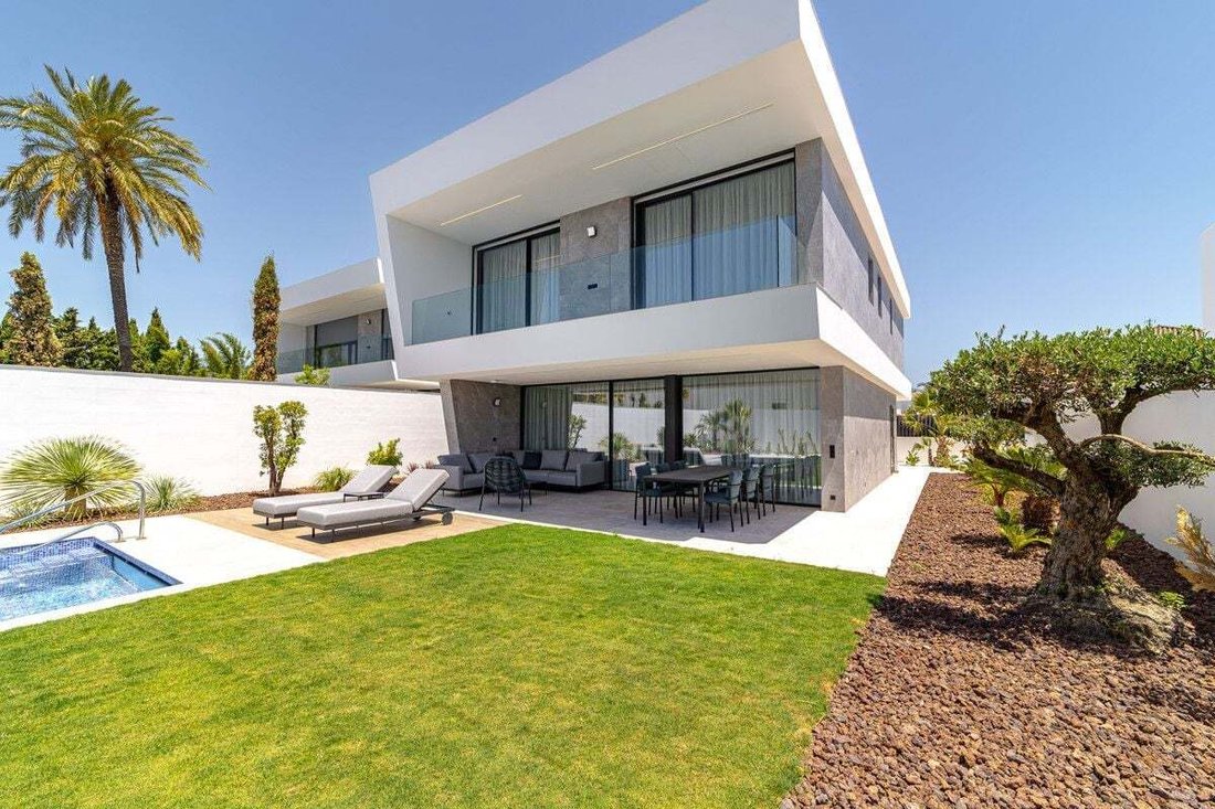 Villa in San Pedro de Alcantara, Andalusia, Spain 1 - 15525836
