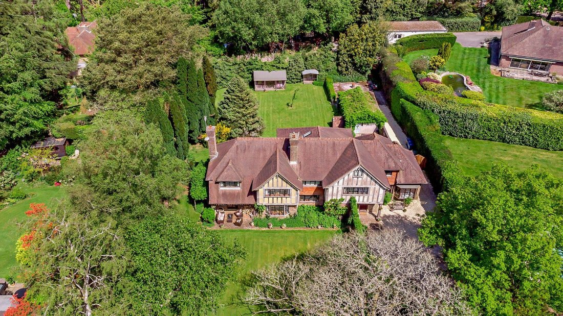 House in Hindhead, Grayshott, England 2 - 17546517