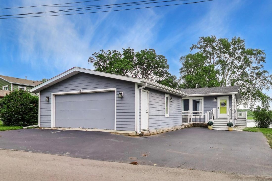 House in Delavan, Wisconsin, United States 2 - 18152115