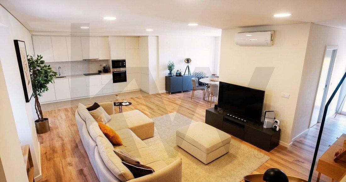 Apartment in Camarate, Unhos e Apelacao, Lisbon, Portugal 1 - 18152450