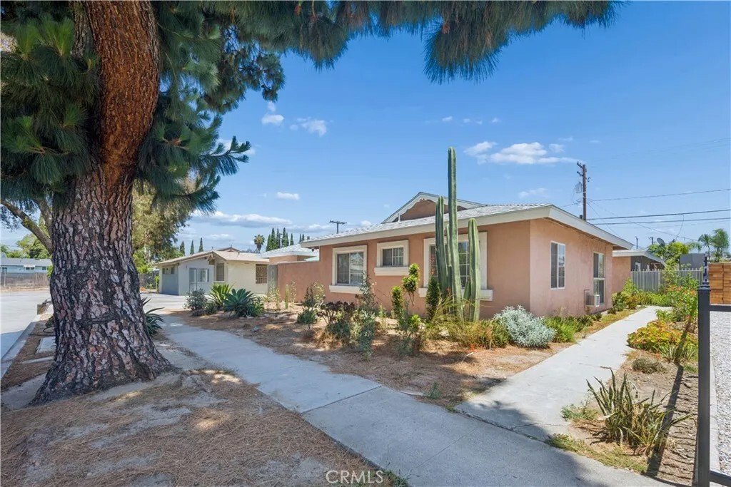 Orange, California, United States 4 - 18151801