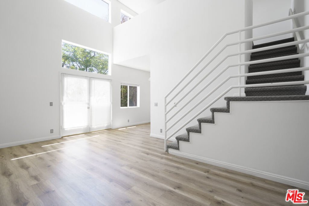 Los Angeles, California, United States 4 - 18152211
