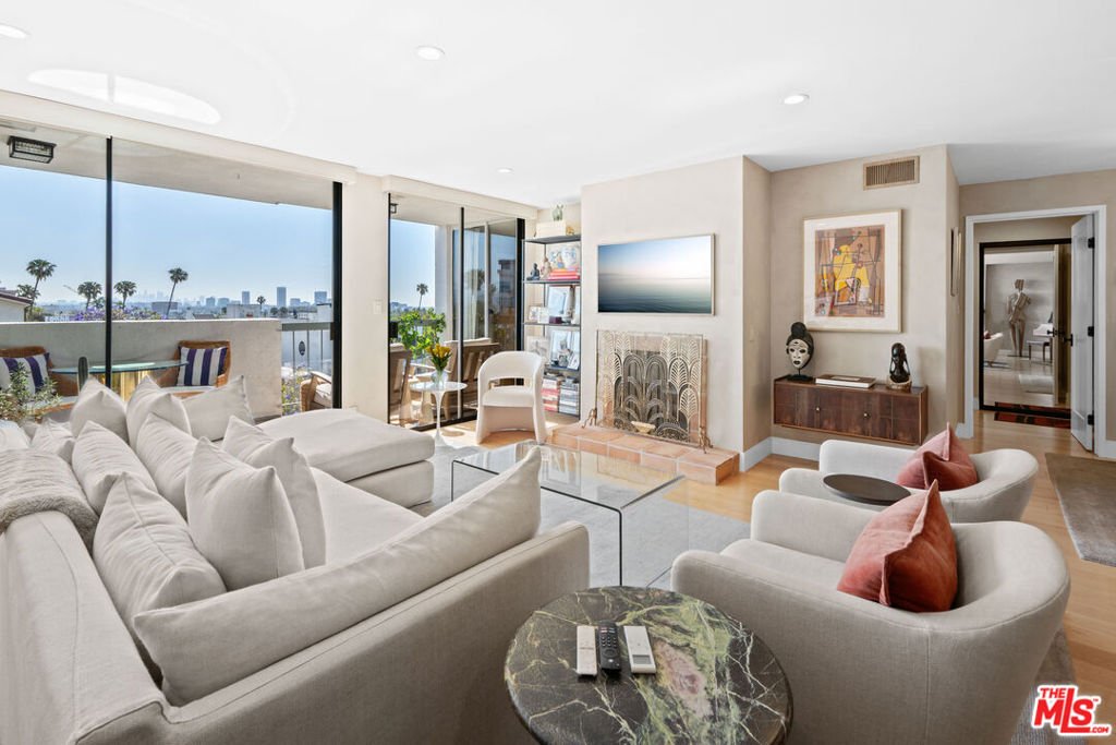 Condo in Beverly Hills, California, United States 1 - 18152210