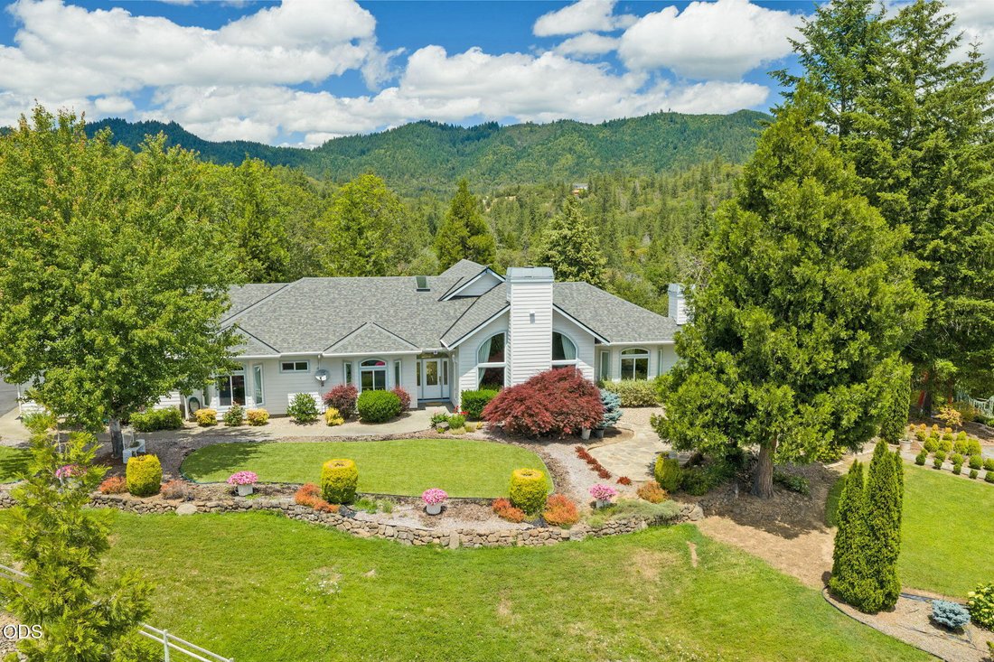 House in Grants Pass, Oregon, United States 1 - 18152280