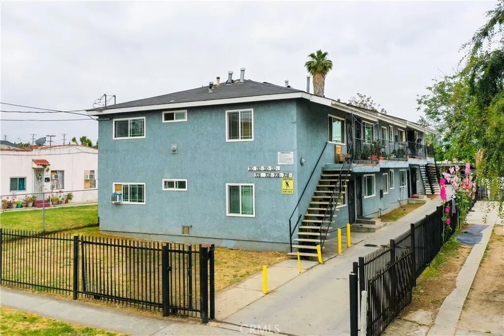 East Los Angeles, California, United States 3 - 18151807