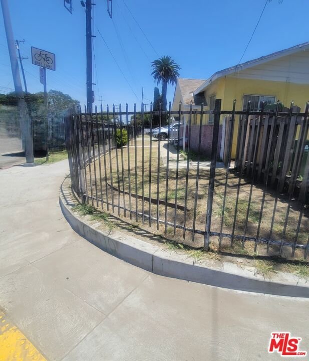 Los Angeles, California, United States 2 - 18152215